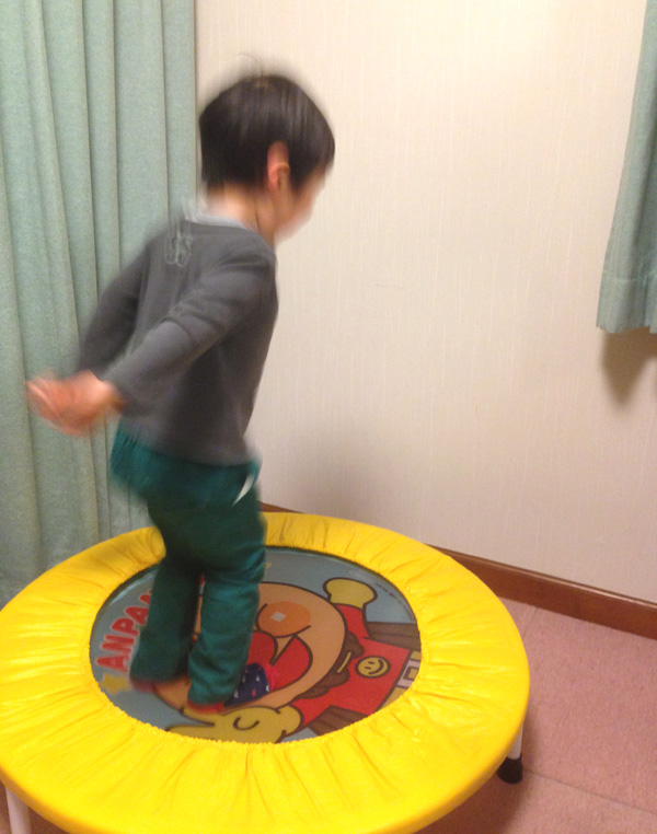 子どもの運動神経を鍛えるトランポリン「アンパンマン ぴょんぴょんジャンプ」