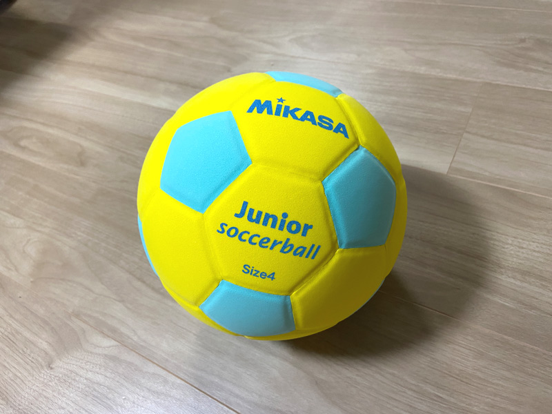 【3歳4歳5歳】子どもの初めてのサッカーボールはこれがオススメ！「ミカサ スマイルサッカー軽量3号」【2021年版】