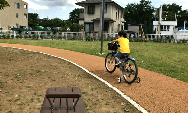 【自転車練習中】子ども用マウンテンバイクに補助輪付けてみました
