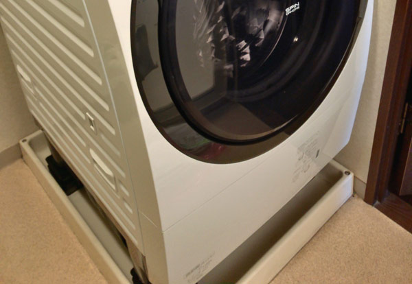ドラム式洗濯乾燥機の設置場所が狭い場合はかさ上げブロックを活用